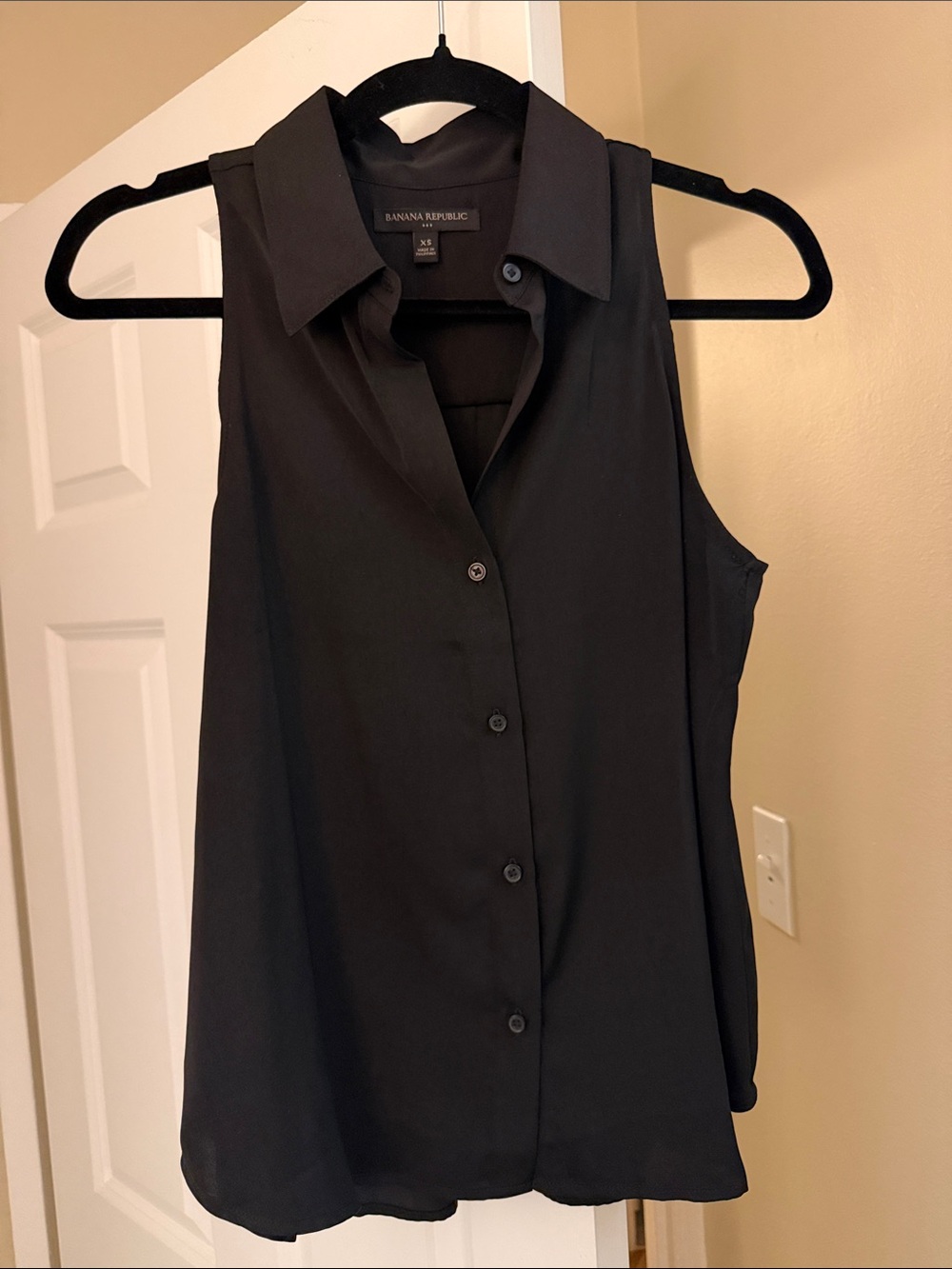 Banana Republic Black Sleeveless Button-Down Shirt